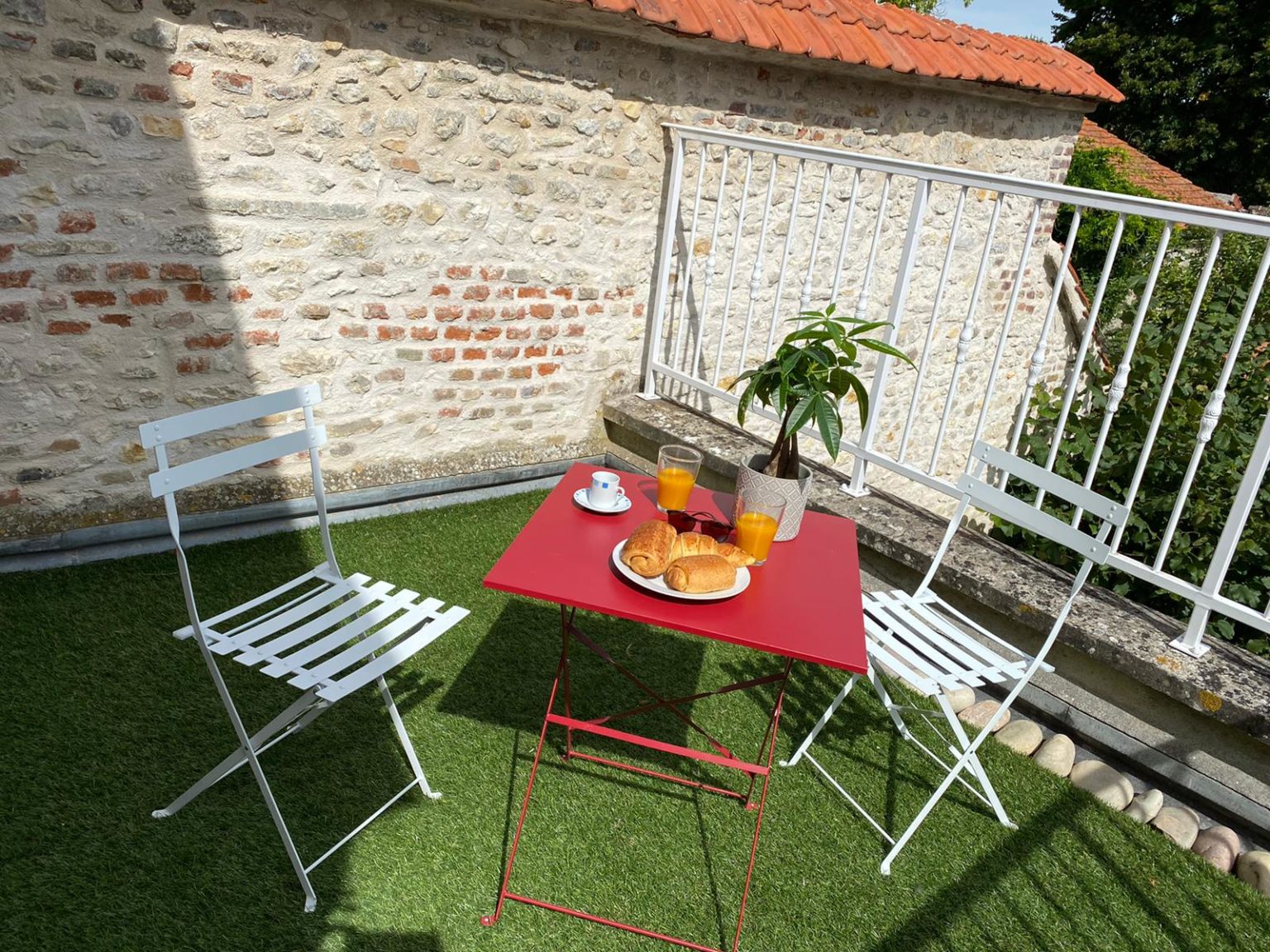 Instant Pause Location meublée de courte durée hébergement en chambres et suites